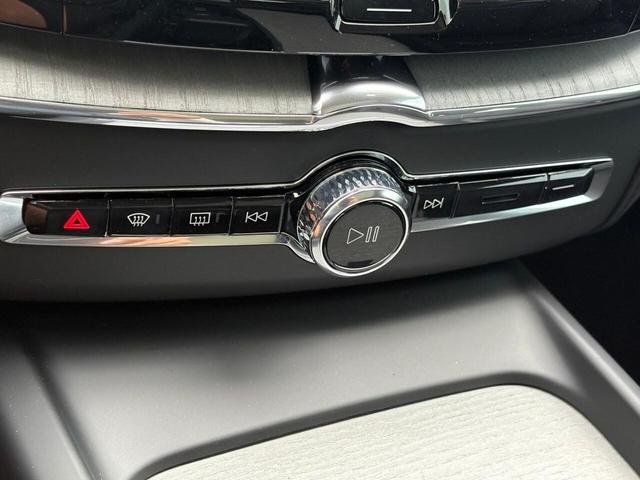 Photo of 2025 Crystal White Volvo XC60 Plug-In Hybrid