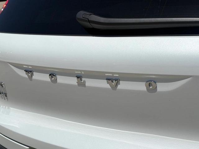 Photo of 2023 Crystal White Metallic Volvo XC40 Recharge Pure Electric
