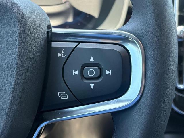 Photo of 2023 Crystal White Metallic Volvo XC40 Recharge Pure Electric