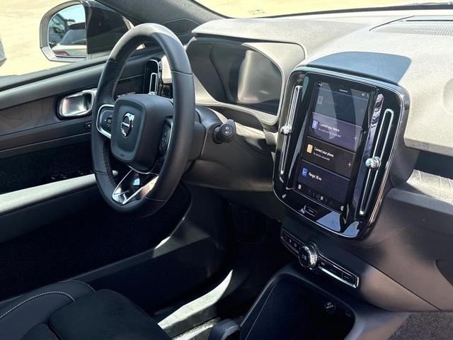 Photo of 2023 Crystal White Metallic Volvo XC40 Recharge Pure Electric
