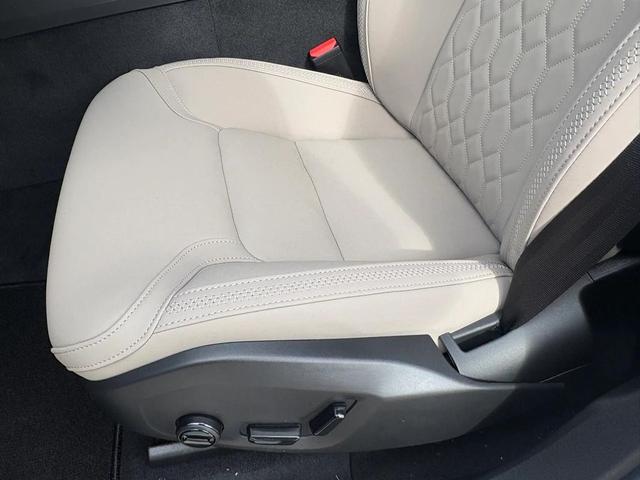 Photo of 2026 Crystal White Volvo XC60