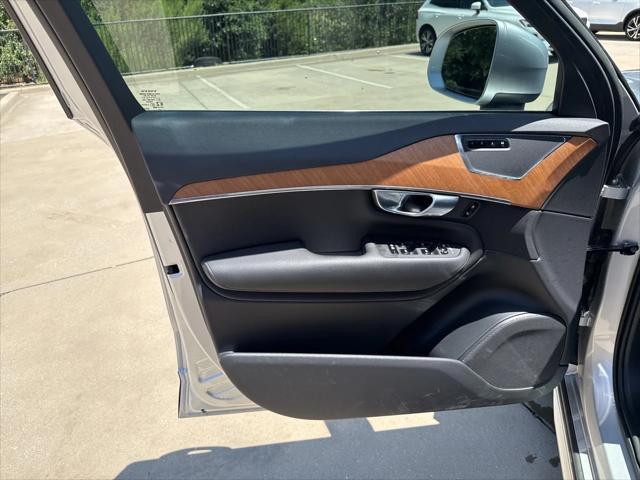 Photo of 2022 Bright Silver Metallic Volvo XC90