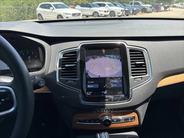 Photo of 2022 Bright Silver Metallic Volvo XC90