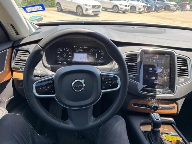 Photo of 2022 Bright Silver Metallic Volvo XC90