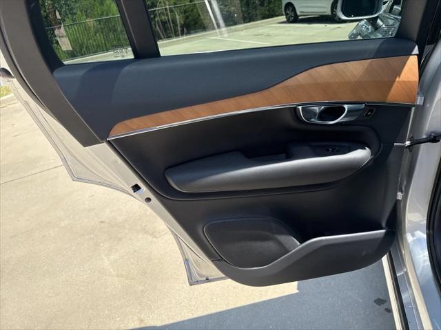 Photo of 2022 Bright Silver Metallic Volvo XC90