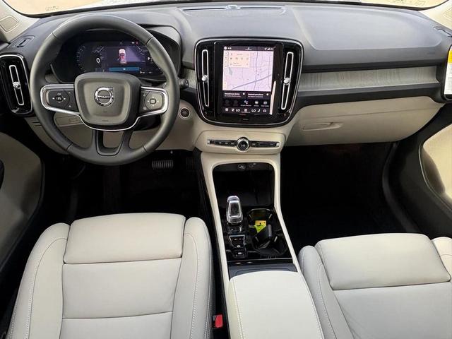 Photo of 2026 Vapour Gray Volvo XC40