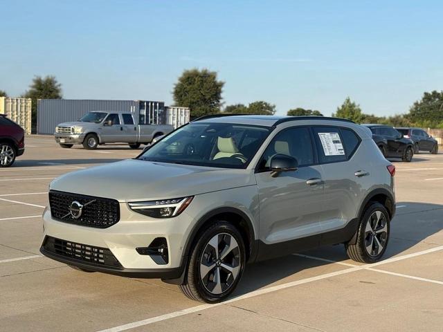 Photo of 2026 Vapour Gray Volvo XC40