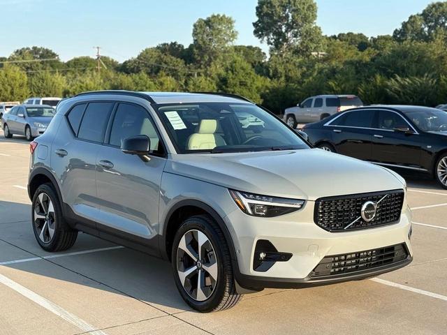 Photo of 2026 Vapour Gray Volvo XC40