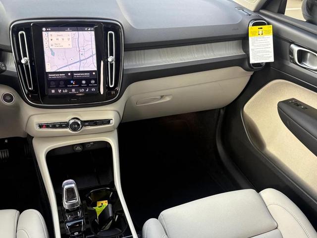 Photo of 2026 Vapour Gray Volvo XC40