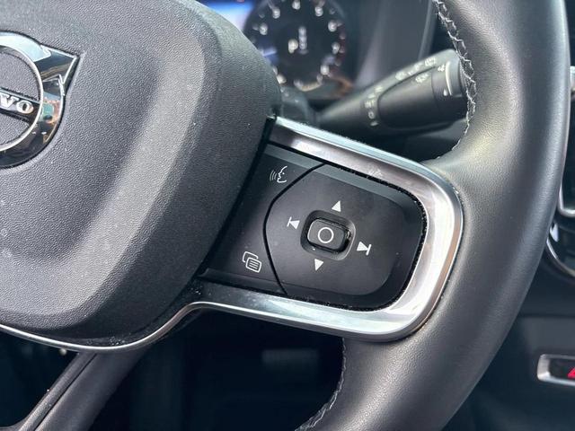 Photo of 2022 Denim Blue Metallic Volvo XC40