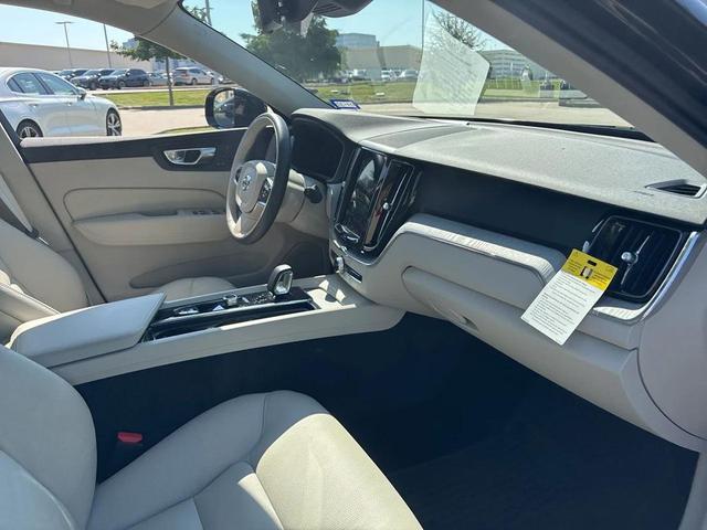 Photo of 2025 Onyx Black Metallic Volvo XC60 Plug-In Hybrid
