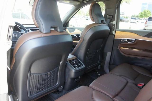 Photo of 2023 Crystal White Metallic Volvo XC90