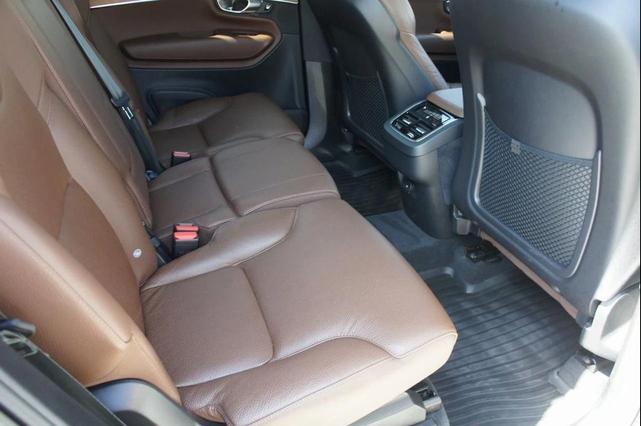 Photo of 2023 Crystal White Metallic Volvo XC90