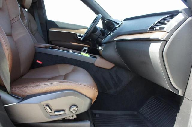 Photo of 2023 Crystal White Metallic Volvo XC90