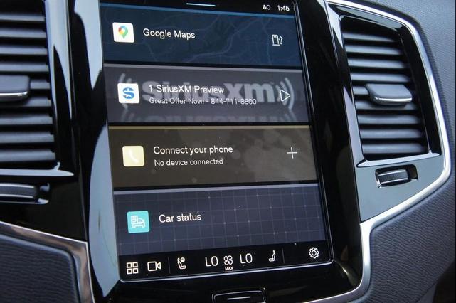 Photo of 2023 Crystal White Metallic Volvo XC90