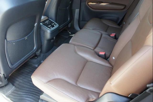 Photo of 2023 Crystal White Metallic Volvo XC90