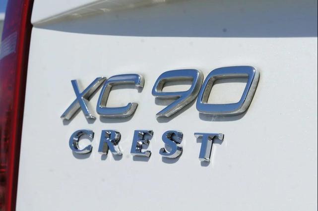 Photo of 2023 Crystal White Metallic Volvo XC90