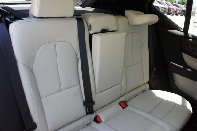 Photo of 2025 Onyx Black Volvo XC40