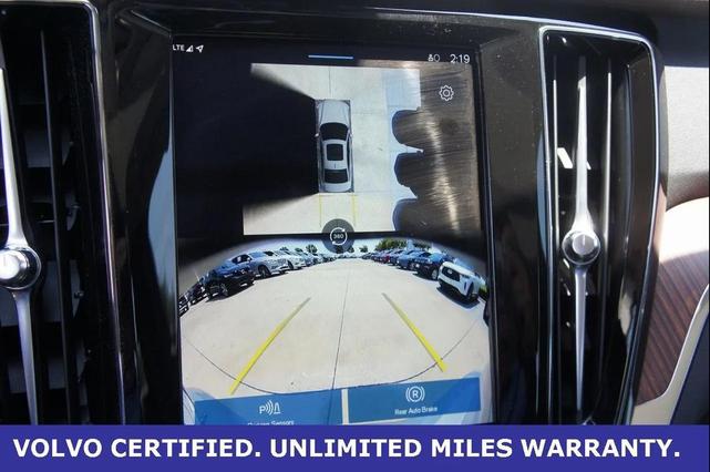 Photo of 2024 Vapour Gray Metallic Volvo S60 Recharge Plug-In Hybrid