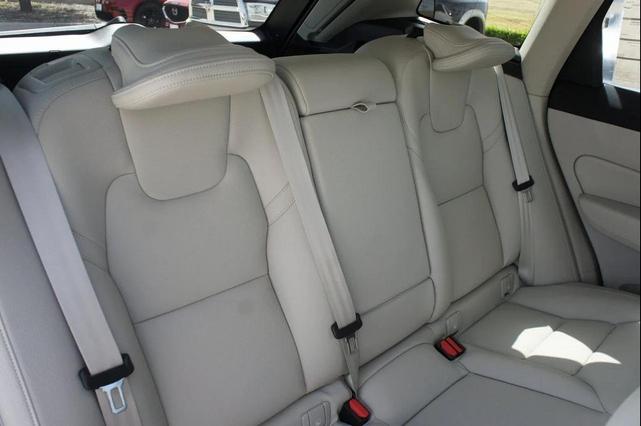 Photo of 2025 Crystal White Volvo XC60 Plug-In Hybrid