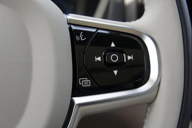 Photo of 2025 Crystal White Volvo XC60 Plug-In Hybrid