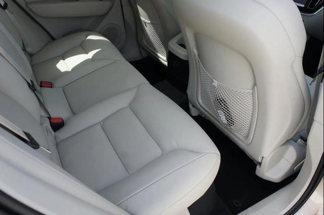 Photo of 2025 Crystal White Volvo XC60 Plug-In Hybrid