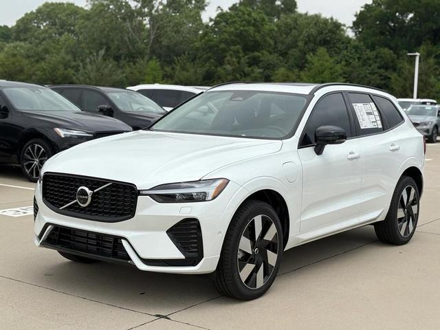 Photo of 2025 Crystal White Volvo XC60 Plug-In Hybrid