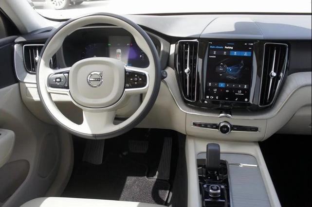 Photo of 2025 Crystal White Volvo XC60 Plug-In Hybrid
