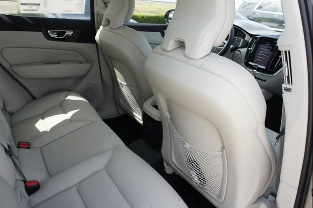 Photo of 2025 Crystal White Volvo XC60 Plug-In Hybrid