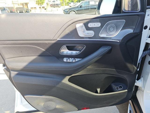 Photo of 2022 MANUFAKTUR Diamond White Bright Mercedes-Benz GLS 580