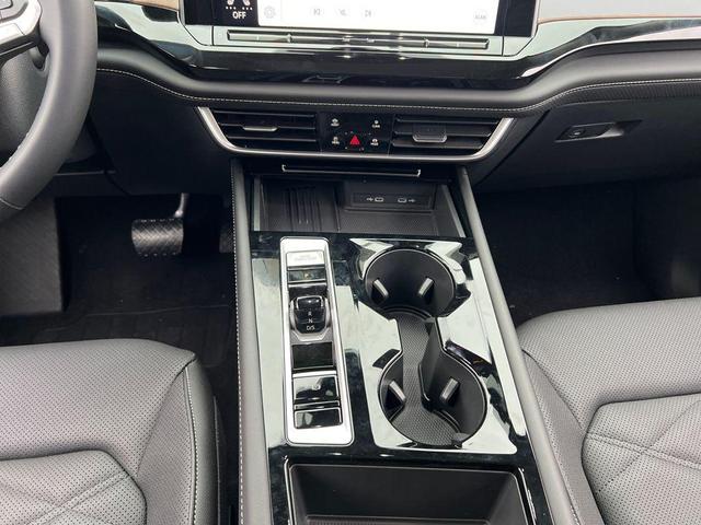 Photo of 2026 Silver Mist Metallic Volkswagen Atlas