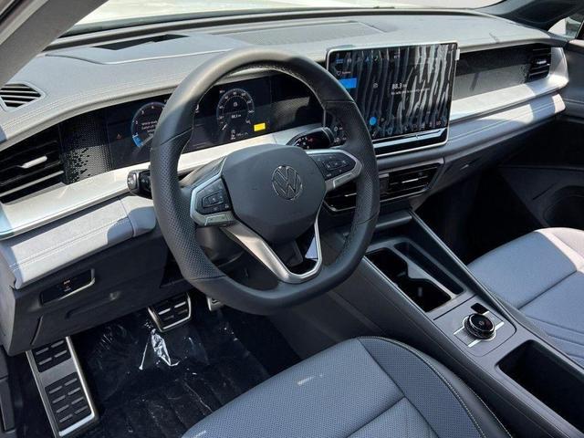 Photo of 2025 Opal White Pearl Effect Volkswagen Tiguan
