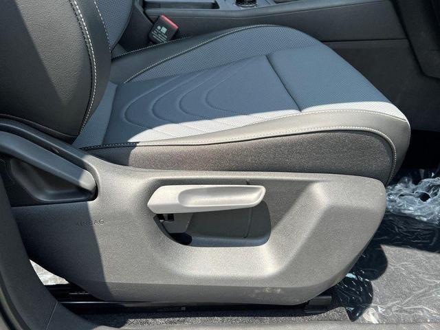 Photo of 2025 Opal White Pearl Effect Volkswagen Tiguan