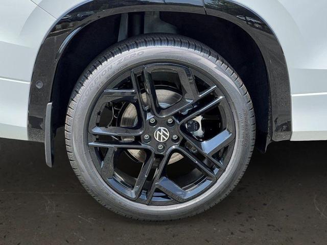 Photo of 2025 Opal White Pearl Effect Volkswagen Tiguan