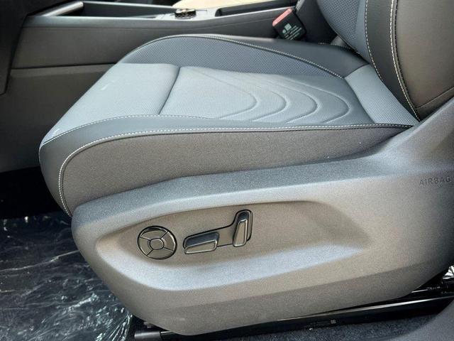Photo of 2025 Opal White Pearl Effect Volkswagen Tiguan