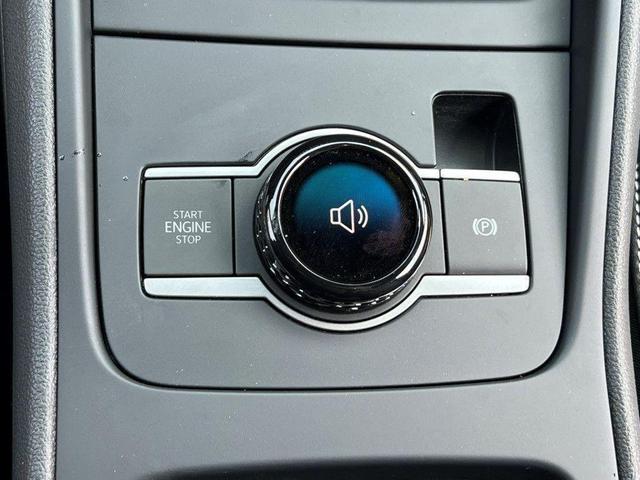 Photo of 2025 Opal White Pearl Effect Volkswagen Tiguan