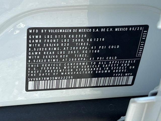 Photo of 2025 Opal White Pearl Effect Volkswagen Tiguan