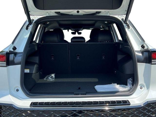 Photo of 2025 Opal White Pearl Effect Volkswagen Tiguan