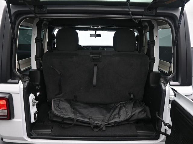 Photo of 2022 Bright White Clearcoat Jeep Wrangler