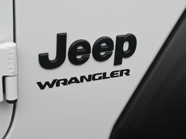 Photo of 2022 Bright White Clearcoat Jeep Wrangler