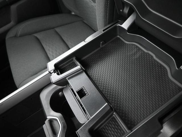 Photo of 2025 Granite Crystal Clearcoat Metallic RAM 1500