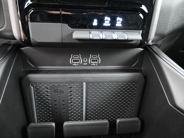 Photo of 2025 Granite Crystal Clearcoat Metallic RAM 1500