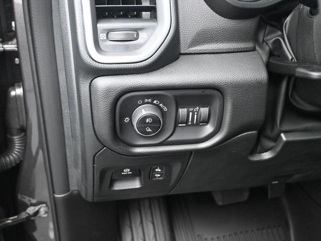 Photo of 2025 Granite Crystal Clearcoat Metallic RAM 1500