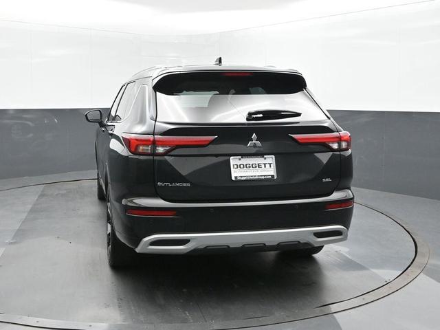 Photo of 2023 Black Mitsubishi Outlander