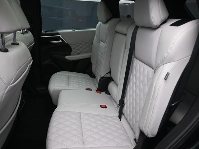Photo of 2023 Black Mitsubishi Outlander