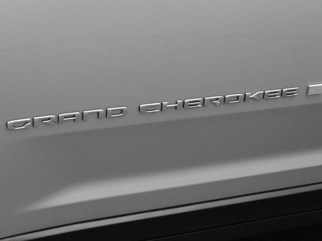 Photo of 2025 Silver Zynith Jeep Grand Cherokee L