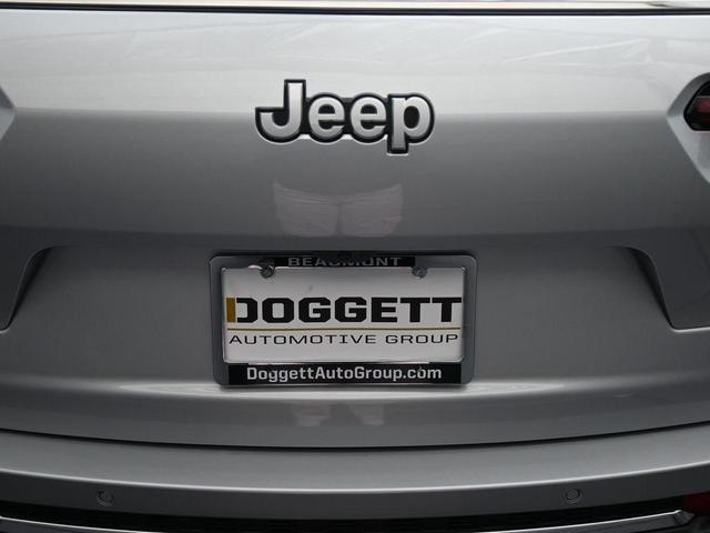 Photo of 2025 Silver Zynith Jeep Grand Cherokee L