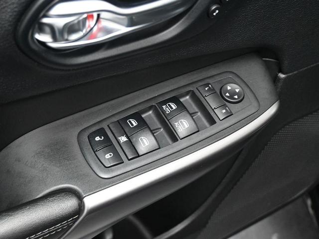 Photo of 2019 Diamond Black Jeep Cherokee