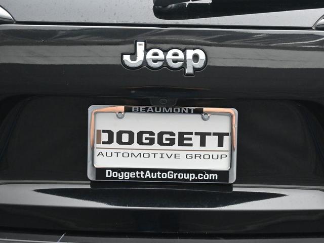 Photo of 2019 Diamond Black Jeep Cherokee