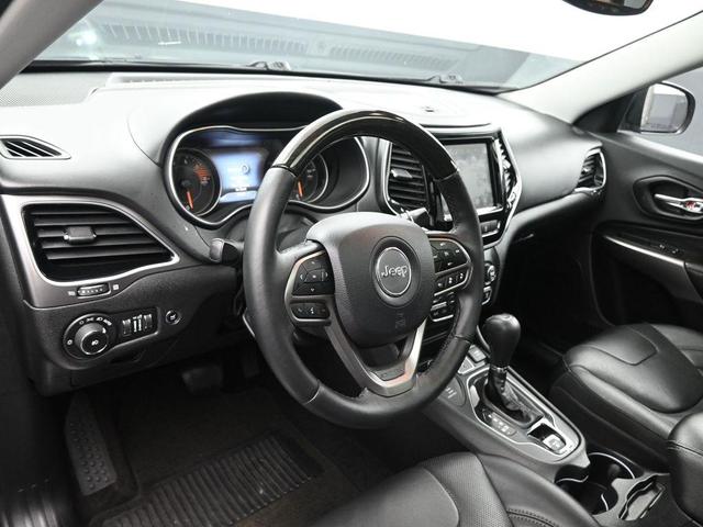 Photo of 2019 Diamond Black Jeep Cherokee